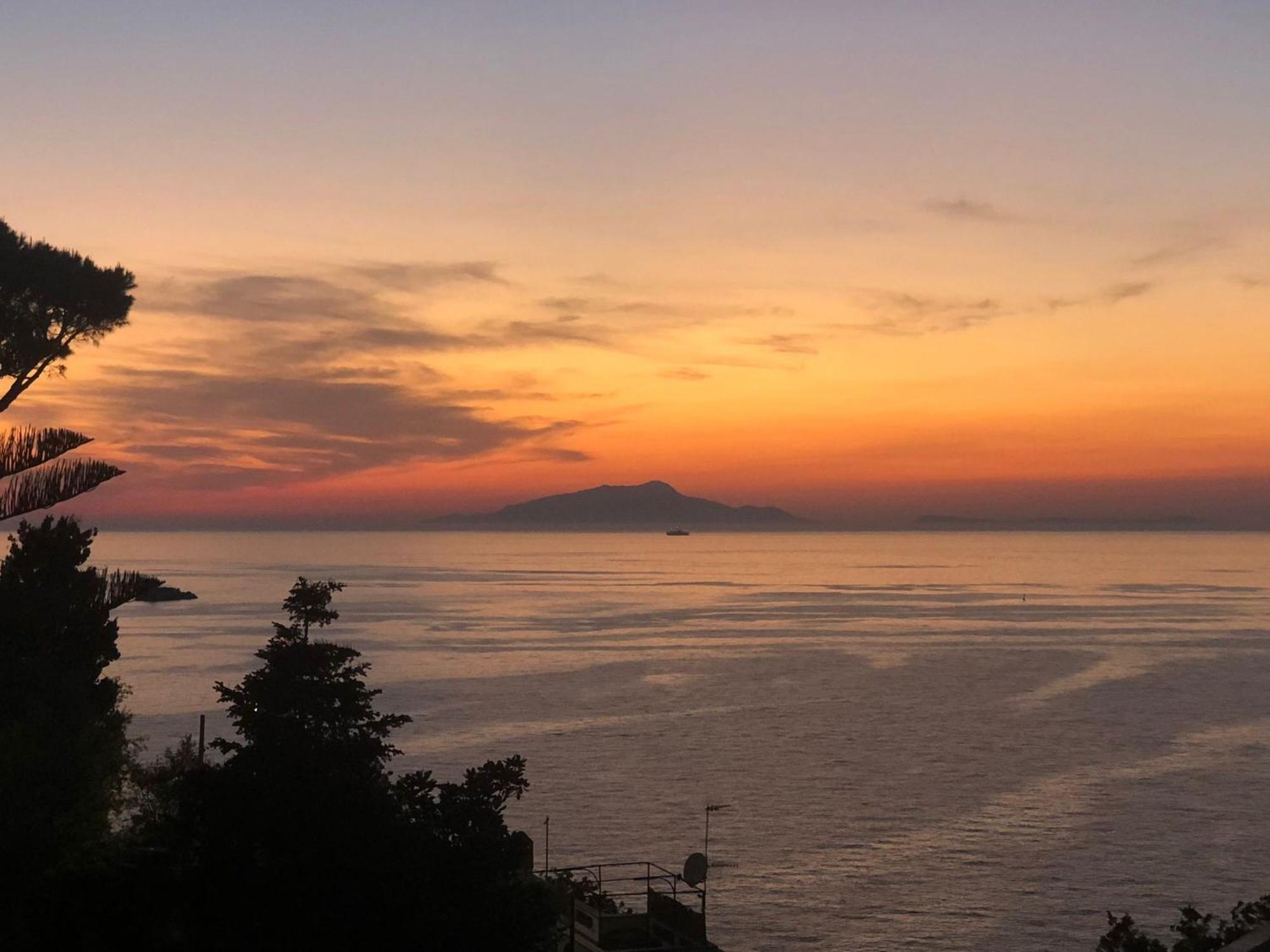 Bilocale Panoramico “Lo Sguardo” Appartement Massa Lubrense Buitenkant foto